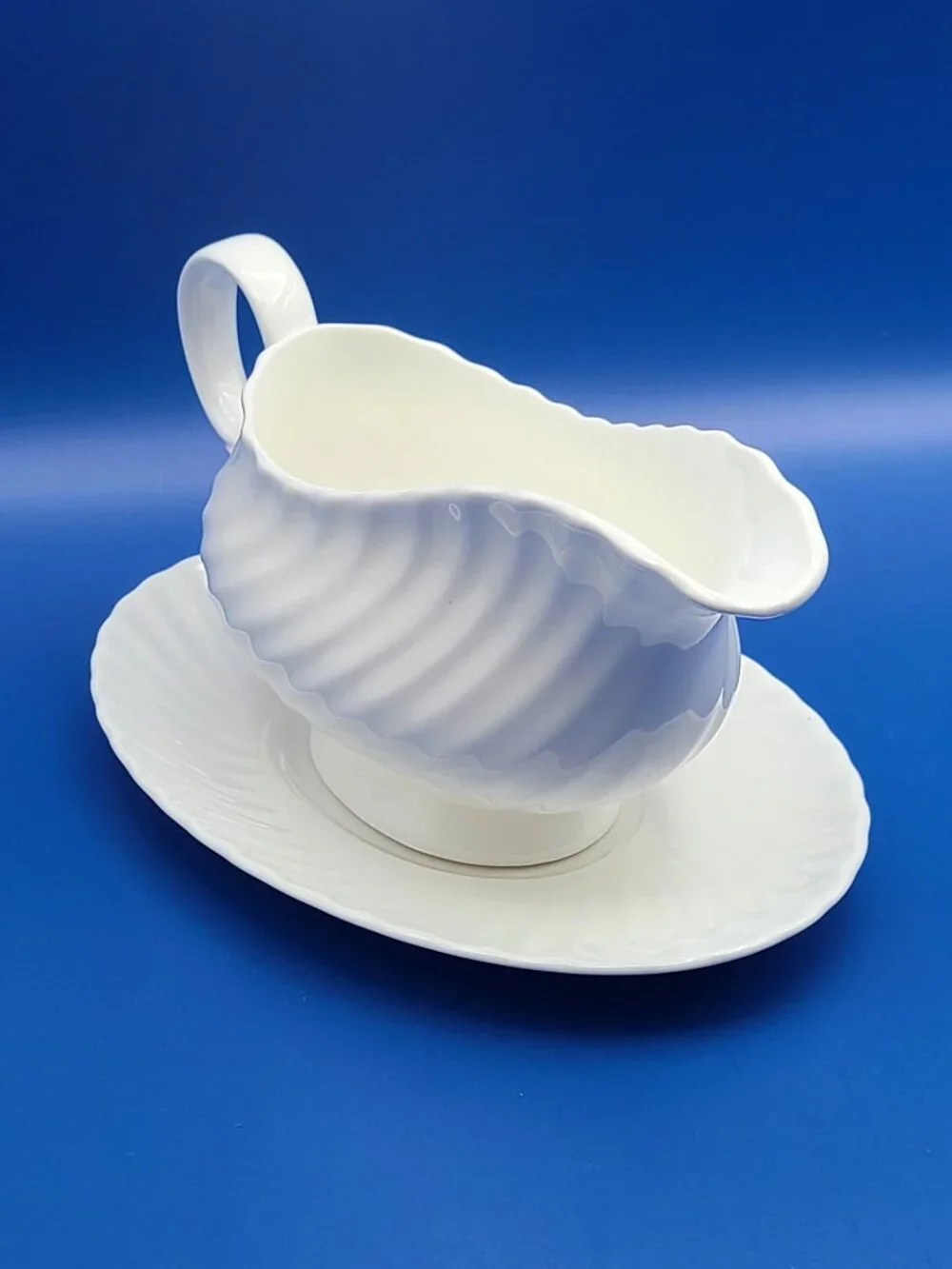 Royal Doulton Vintage Gravy Boat with Underplate Cascade H5073 White